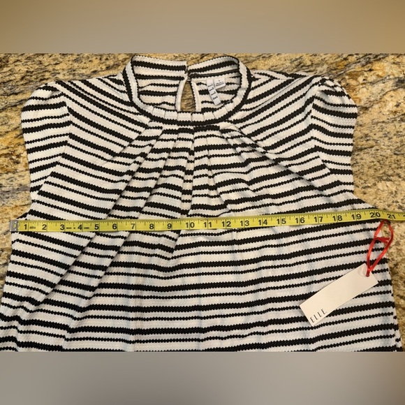 ELLE Black & White Geometric Scallop Stripe Cap Sleeve High Neck Top Size Large - Picture 8 of 9